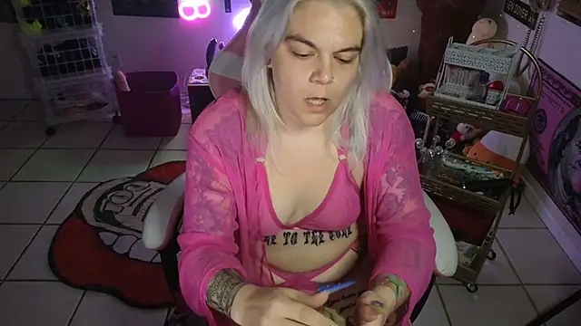 Snapshot of CherryBombBomb chatting on 01/11/25, 06:56 CherryBombBomb online show from 01/11/25, 06:56