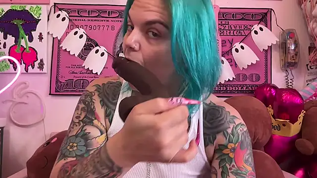 Snapshot of CherryBombBomb chatting on 10/07/25, 06:16 CherryBombBomb online show from 10/07/25, 06:16