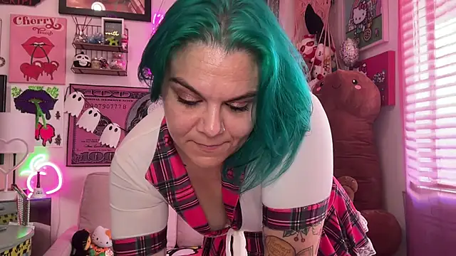 Snapshot of CherryBombBomb chatting on 10/24/25, 07:10 CherryBombBomb online show from 10/24/25, 07:10