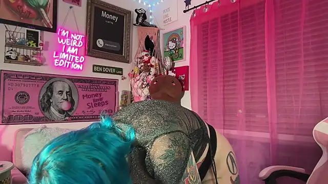 Snapshot of CherryBombBomb chatting on 11/14/25, 04:33 CherryBombBomb online show from 11/14/25, 04:33