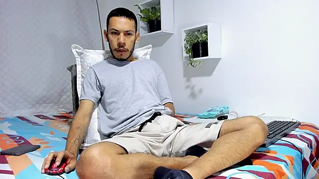 Snapshot of Aronxxs chatting on 02/06/25, 10:15 Aronxxs online show from 02/06/25, 10:15