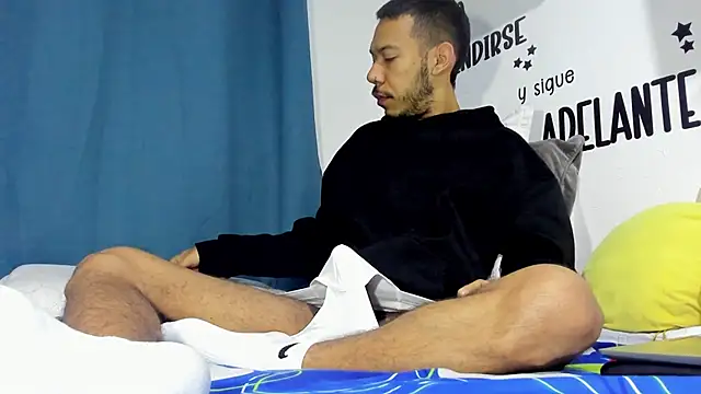 Snapshot of Aronxxs chatting on 10/25/25, 10:45 Aronxxs online show from 10/25/25, 10:45