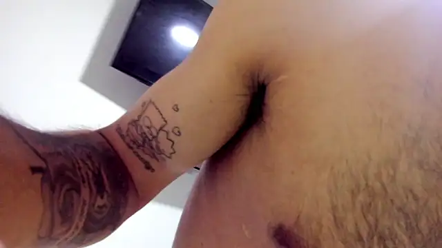 Snapshot of Aronxxs chatting on 11/01/25, 09:22 Aronxxs online show from 11/01/25, 09:22