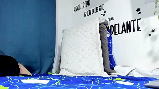 Snapshot of Aronxxs chatting on 11/15/25, 09:06 Aronxxs online show from 11/15/25, 09:06