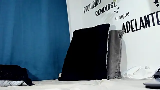 Snapshot of Aronxxs chatting on 11/24/25, 09:20 Aronxxs online show from 11/24/25, 09:20