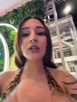 Snapshot of Mon_Cherry chatting on 04/11/26, 01:43 Mon Cherry online show from 04/11/26, 01:43