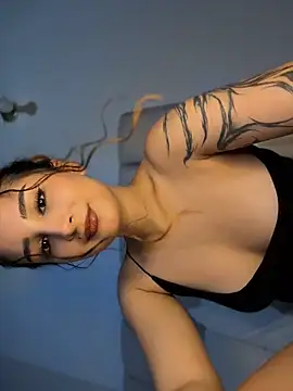 Snapshot of Mon_Cherry chatting on 04/17/26, 01:08 Mon Cherry online show from 04/17/26, 01:08