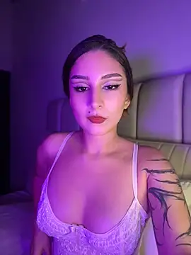 Snapshot of Mon_Cherry chatting on 04/25/26, 01:19 Mon Cherry online show from 04/25/26, 01:19