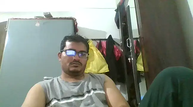 Snapshot of naughtymike0007 chatting on 01/15/25, 03:39 naughtymike0007 online show from 01/15/25, 03:39