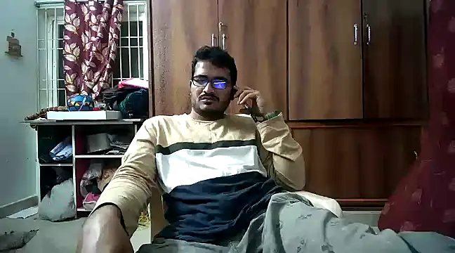 Snapshot of naughtymike0007 chatting on 01/22/25, 04:02 naughtymike0007 online show from 01/22/25, 04:02