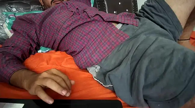 Snapshot of naughtymike0007 chatting on 01/25/25, 04:24 naughtymike0007 online show from 01/25/25, 04:24