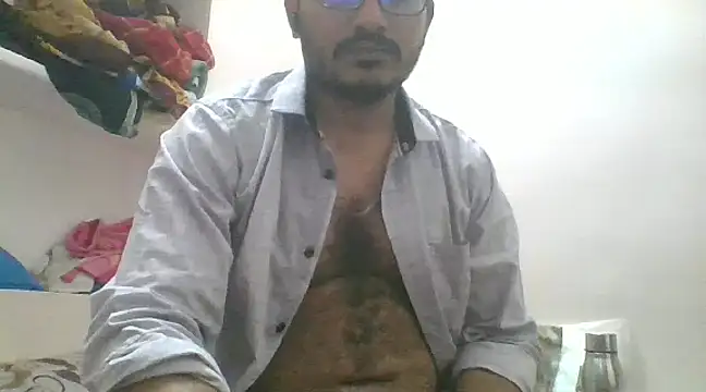 Snapshot of naughtymike0007 chatting on 02/06/25, 12:05 naughtymike0007 online show from 02/06/25, 12:05