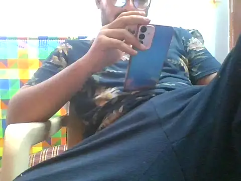 Snapshot of naughtymike0007 chatting on 09/26/25, 04:49 naughtymike0007 online show from 09/26/25, 04:49