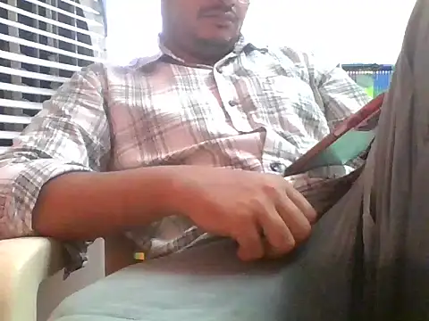 Snapshot of naughtymike0007 chatting on 10/13/25, 02:33 naughtymike0007 online show from 10/13/25, 02:33