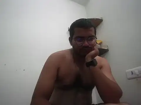 Snapshot of naughtymike0007 chatting on 10/28/25, 02:48 naughtymike0007 online show from 10/28/25, 02:48