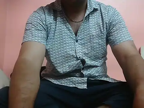 Snapshot of naughtymike0007 chatting on 05/10/26, 04:01 naughtymike0007 online show from 05/10/26, 04:01