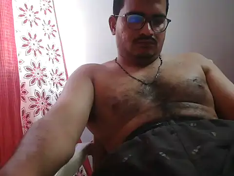 Snapshot of naughtymike0007 chatting on 05/18/26, 02:07 naughtymike0007 online show from 05/18/26, 02:07