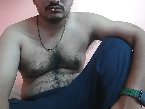 Snapshot of naughtymike0007 chatting on 05/19/26, 03:24 naughtymike0007 online show from 05/19/26, 03:24