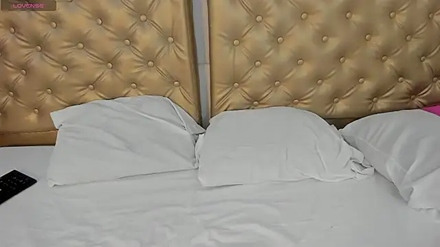 Snapshot of Alessiiaa_ chatting on 11/07/25, 07:36 Alessiiaa online show from 11/07/25, 07:36