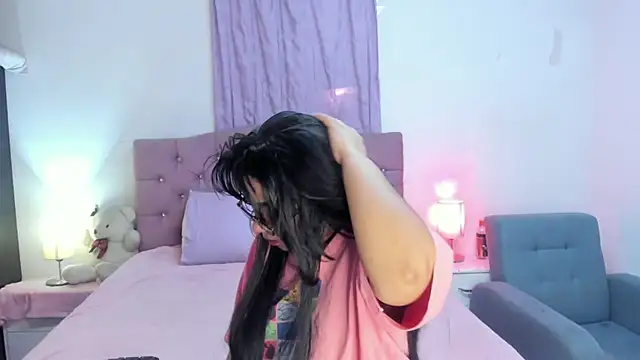 Snapshot of Latinabombsheell chatting on 03/13/26, 07:20 Latinabombsheell online show from 03/13/26, 07:20