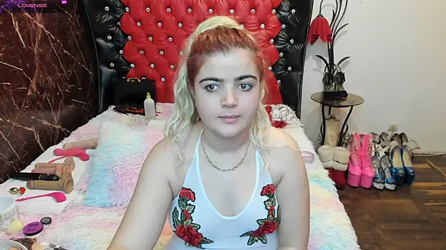 Snapshot of Anasunshine12 chatting on 01/18/25, 02:23 Anasunshine12 online show from 01/18/25, 02:23