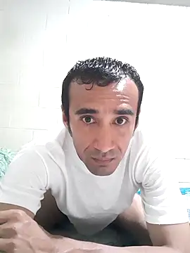 Snapshot of EIGUAP00 chatting on 02/27/25, 11:04 EIGUAP00 online show from 02/27/25, 11:04