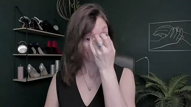 VivianWILD online show from 11/04/25, 06:56