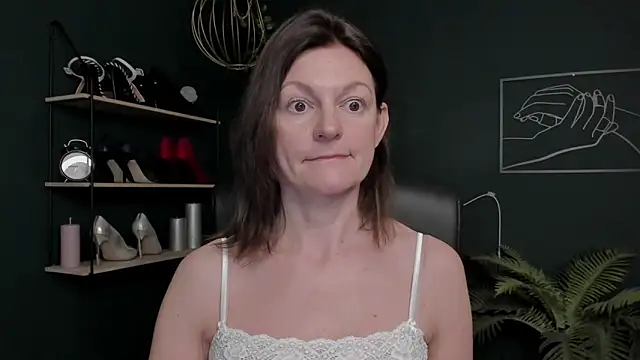 VivianWILD online show from 11/06/25, 08:15