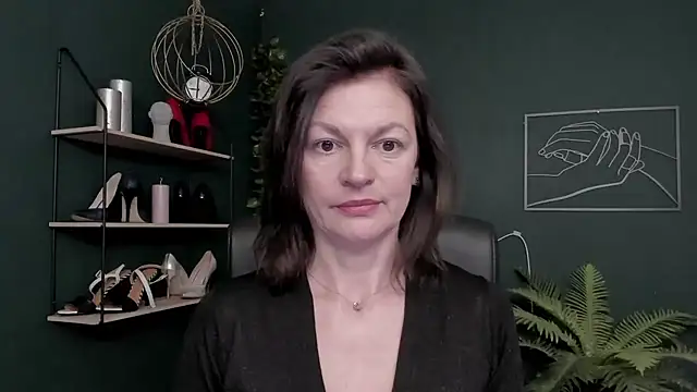 VivianWILD online show from 12/16/25, 06:51