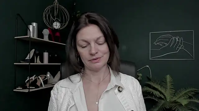 Snapshot of VivianWILD chatting on 12/17/25, 08:31 VivianWILD online show from 12/17/25, 08:31