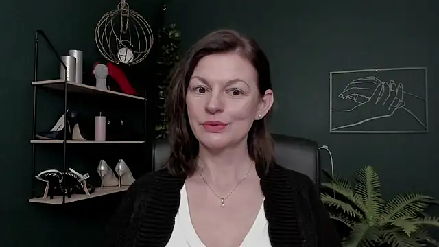 Snapshot of VivianWILD chatting on 01/07/26, 07:44 VivianWILD online show from 01/07/26, 07:44