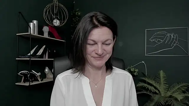 Snapshot of VivianWILD chatting on 01/19/26, 06:50 VivianWILD online show from 01/19/26, 06:50