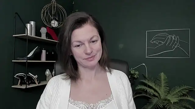 Snapshot of VivianWILD chatting on 02/03/26, 08:30 VivianWILD online show from 02/03/26, 08:30