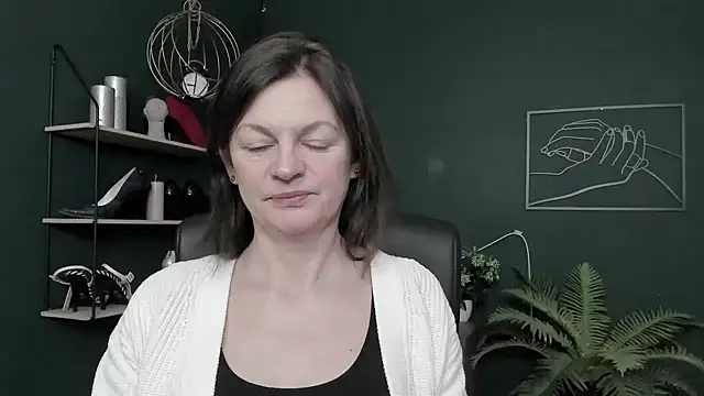 Snapshot of VivianWILD chatting on 02/05/26, 07:02 VivianWILD online show from 02/05/26, 07:02