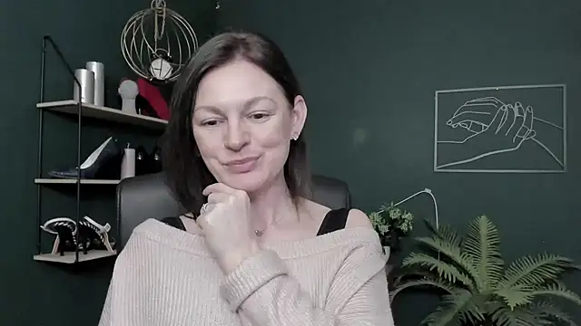 Snapshot of VivianWILD chatting on 02/06/26, 06:51 VivianWILD online show from 02/06/26, 06:51