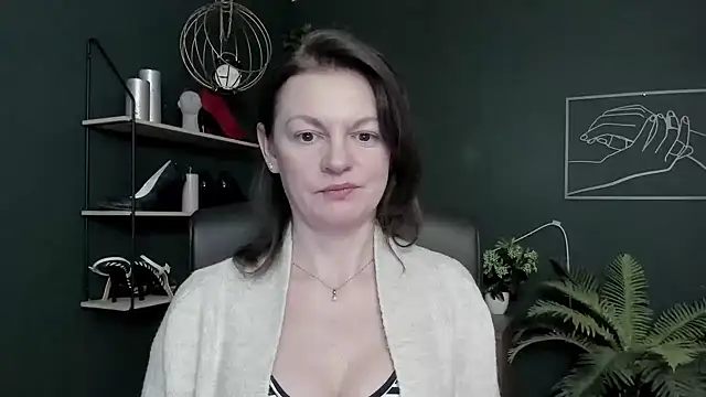 Snapshot of VivianWILD chatting on 02/10/26, 07:01 VivianWILD online show from 02/10/26, 07:01