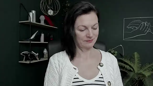 Snapshot of VivianWILD chatting on 02/25/26, 07:51 VivianWILD online show from 02/25/26, 07:51