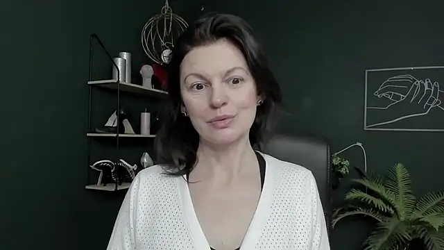 Snapshot of VivianWILD chatting on 03/09/26, 07:56 VivianWILD online show from 03/09/26, 07:56