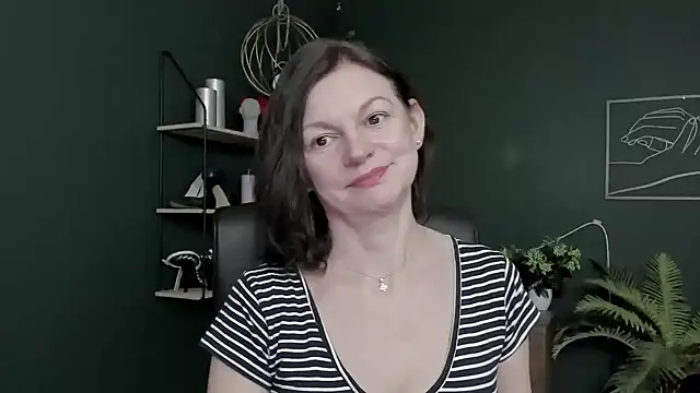 Snapshot of VivianWILD chatting on 03/16/26, 06:50 VivianWILD online show from 03/16/26, 06:50