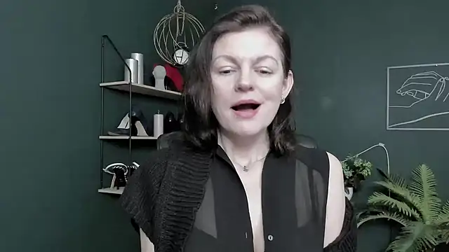 Snapshot of VivianWILD chatting on 03/27/26, 07:47 VivianWILD online show from 03/27/26, 07:47