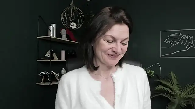 Snapshot of VivianWILD chatting on 04/13/26, 05:46 VivianWILD online show from 04/13/26, 05:46