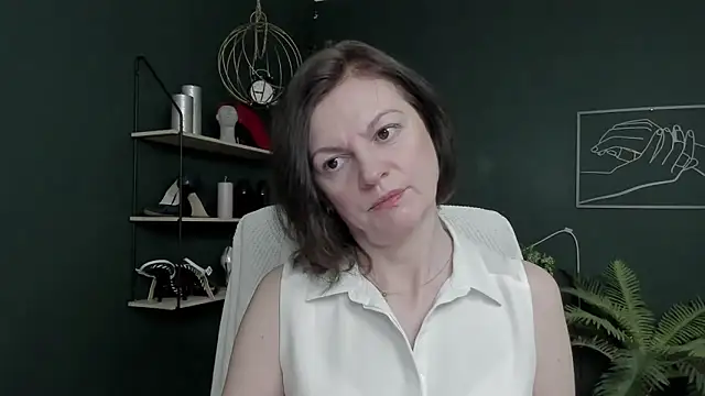 Snapshot of VivianWILD chatting on 04/17/26, 06:38 VivianWILD online show from 04/17/26, 06:38