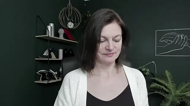 Snapshot of VivianWILD chatting on 04/18/26, 05:55 VivianWILD online show from 04/18/26, 05:55