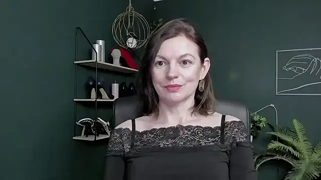 Snapshot of VivianWILD chatting on 04/20/26, 06:05 VivianWILD online show from 04/20/26, 06:05