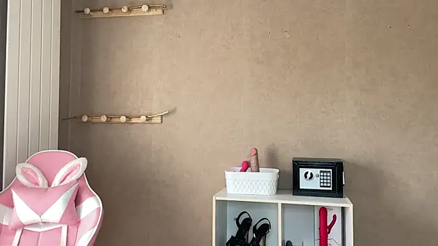 Snapshot of lucie_mehott chatting on 11/10/25, 10:14 lucie mehott online show from 11/10/25, 10:14