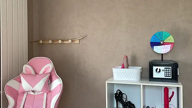 Snapshot of lucie_mehott chatting on 11/13/25, 10:14 lucie mehott online show from 11/13/25, 10:14