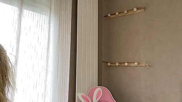 Snapshot of lucie_mehott chatting on 11/15/25, 10:12 lucie mehott online show from 11/15/25, 10:12