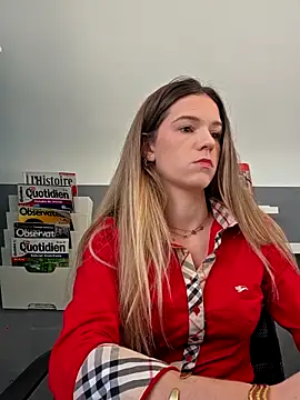 Snapshot of lucie_mehott chatting on 11/20/25, 08:47 lucie mehott online show from 11/20/25, 08:47