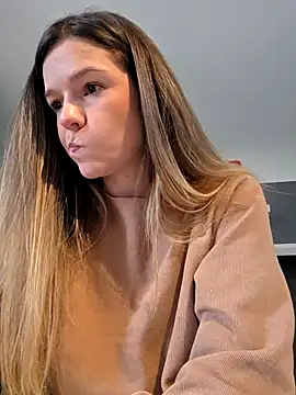 Snapshot of lucie_mehott chatting on 11/27/25, 08:27 lucie mehott online show from 11/27/25, 08:27