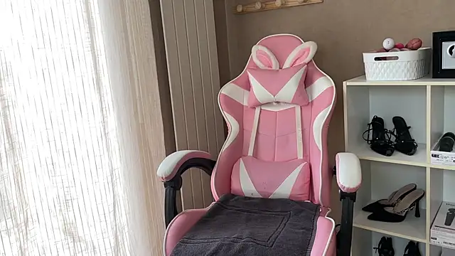 Snapshot of lucie_mehott chatting on 11/30/25, 09:57 lucie mehott online show from 11/30/25, 09:57